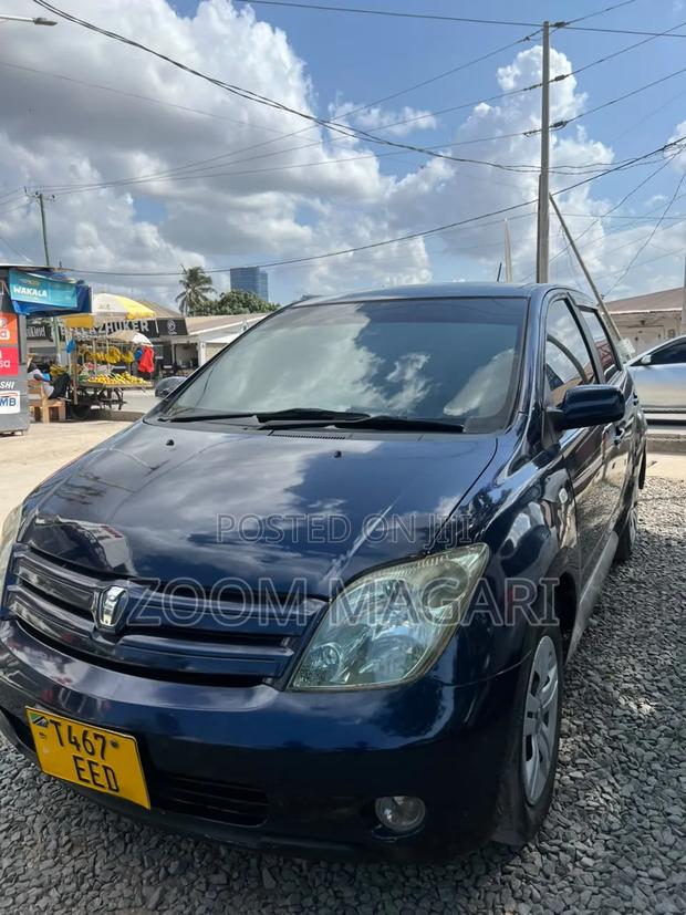 Toyota IST 2005 Blue
