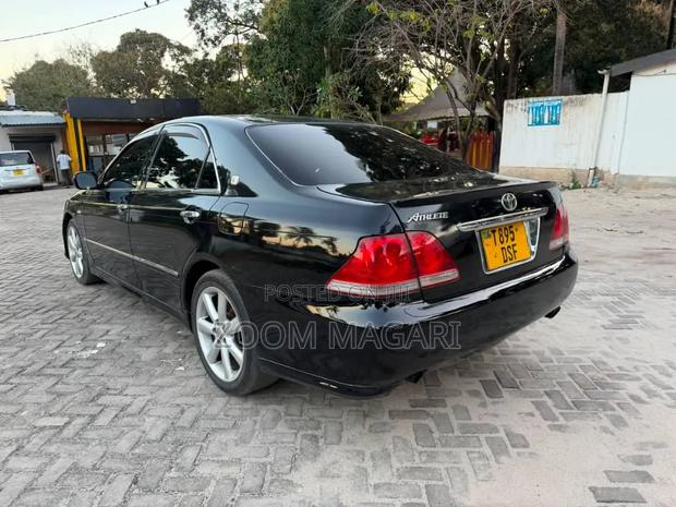 Toyota Crown Royale 2005 Black