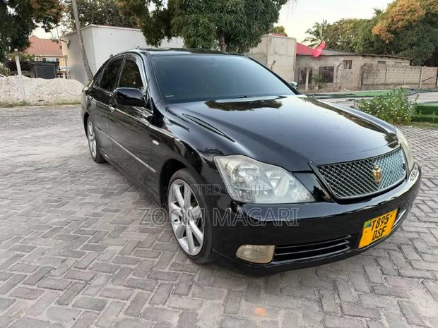 Toyota Crown Royale 2005 Black