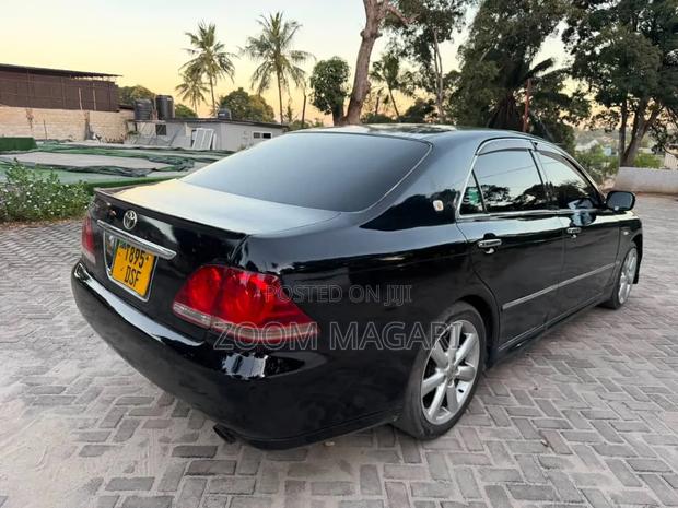 Toyota Crown Royale 2005 Black