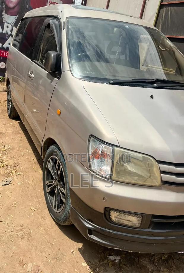 Toyota Noah 2002 Brown