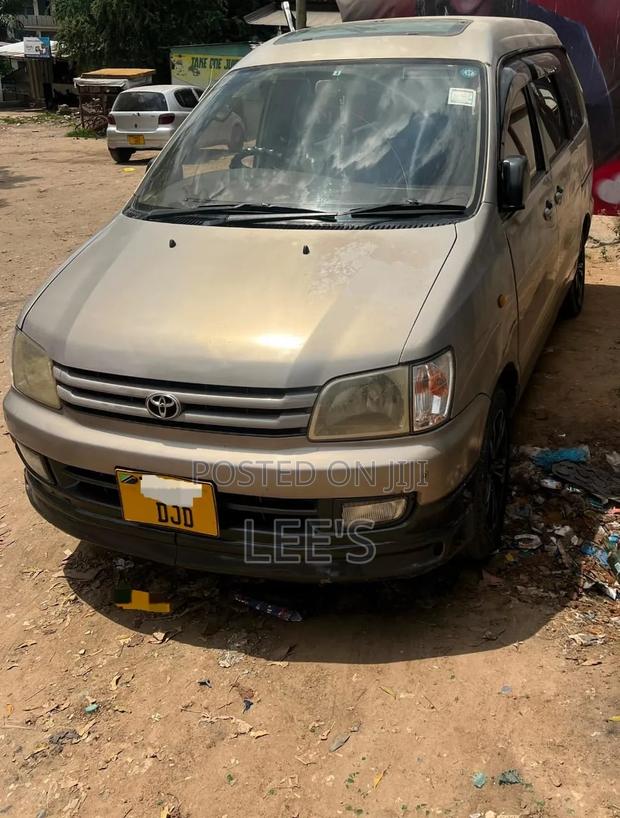 Toyota Noah 2002 Brown