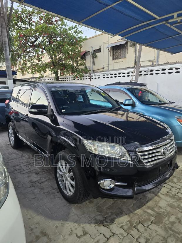 Toyota Vanguard 2010 Black