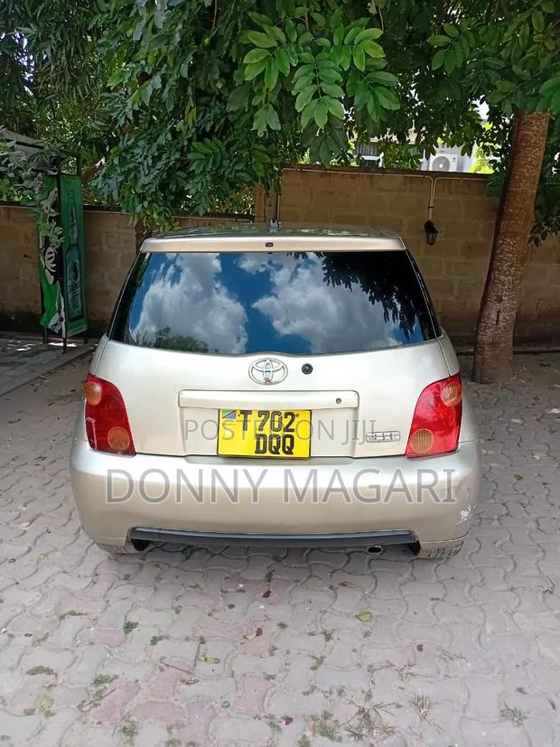 Toyota IST 2004 Gold