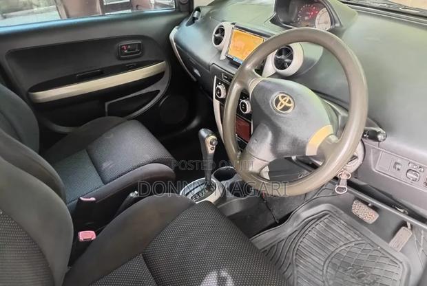 Toyota IST 2004 Gold