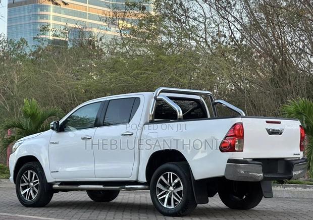 Toyota Hilux 2016 White