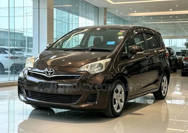 Toyota Ractis 2011