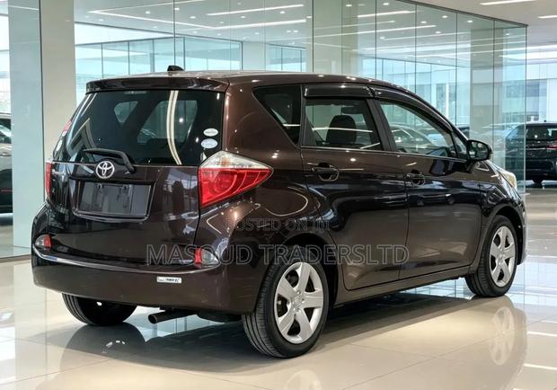 Toyota Ractis 2011