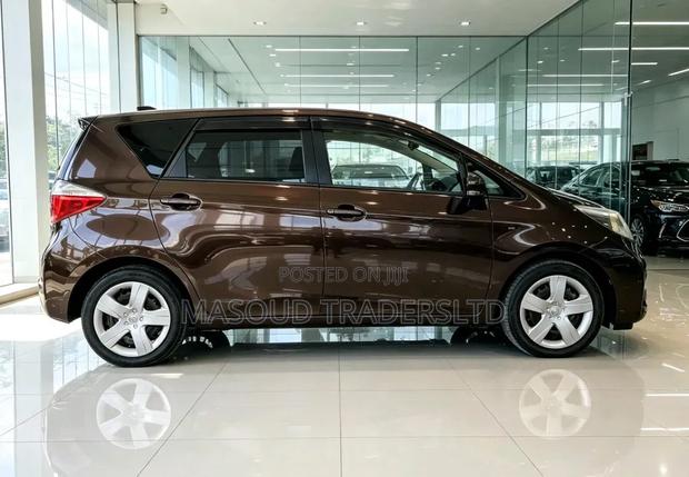 Toyota Ractis 2011