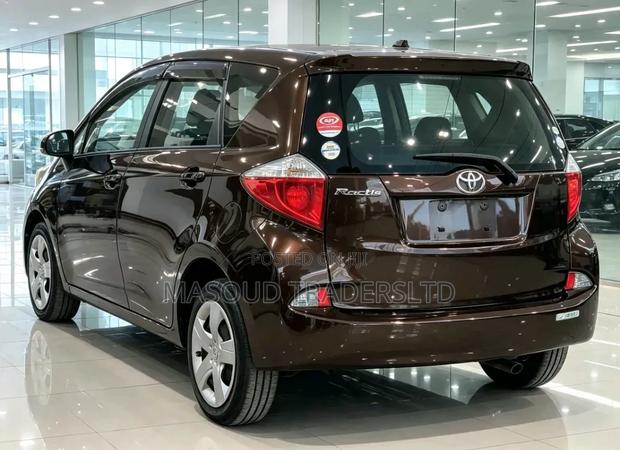 Toyota Ractis 2011