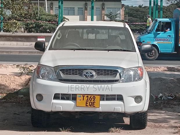 Toyota Hilux 2008 White