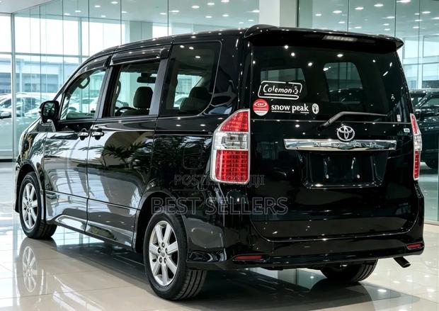 Toyota Noah 2009