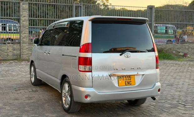 Toyota Noah 2003 Silver