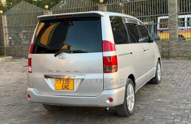 Toyota Noah 2003 Silver