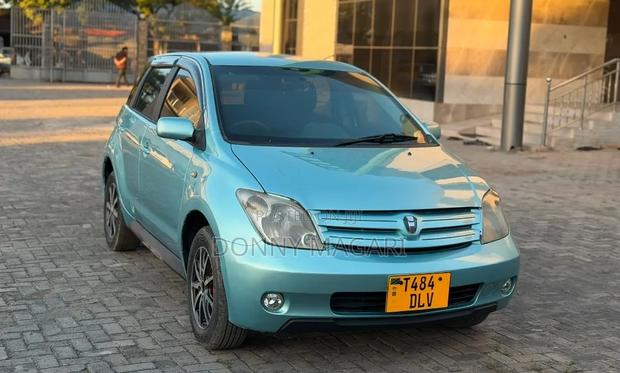 Toyota IST 2004 Blue