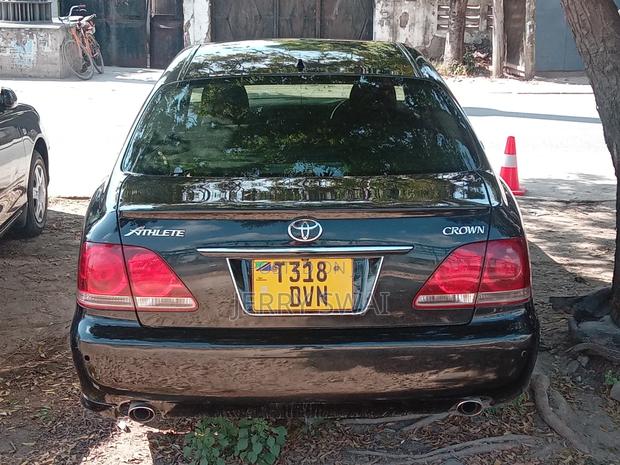 Toyota Crown 2004 Black