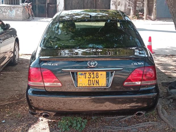 Toyota Crown 2004 Black