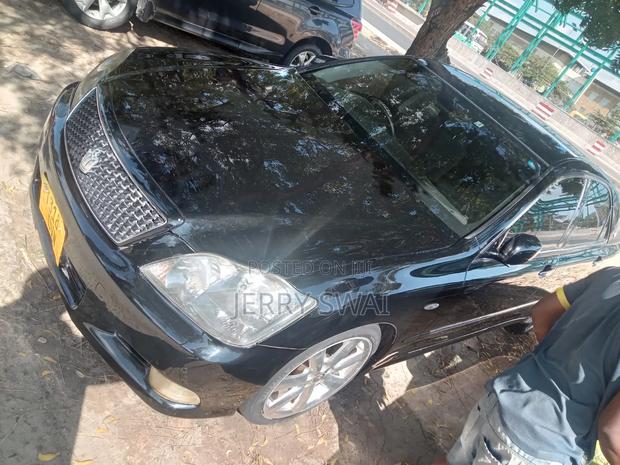 Toyota Crown 2004 Black