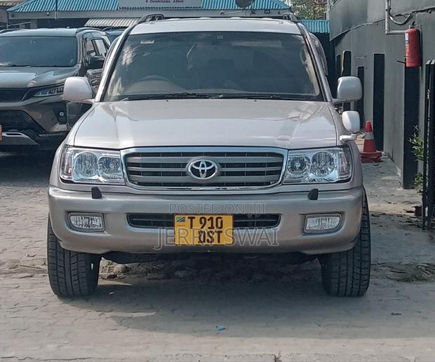 Toyota Land Cruiser 2002 Off white