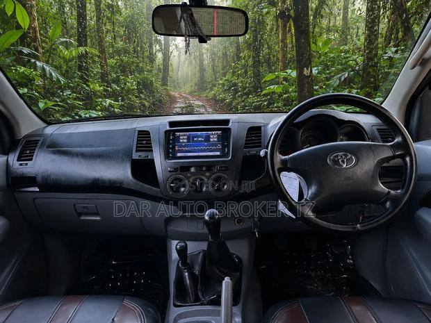 Toyota Hilux 2.5 Cab 2005 Gray