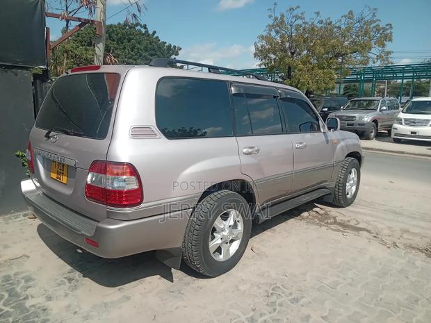 Toyota Land Cruiser 2002 Off white