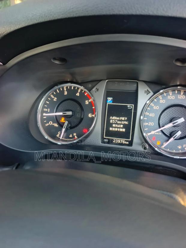Toyota Hilux 2021 White