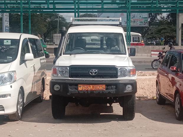 Toyota Land Cruiser 2009 White