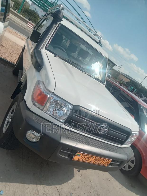 Toyota Land Cruiser 2009 White