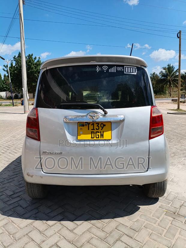 Toyota Ractis 2006 Silver