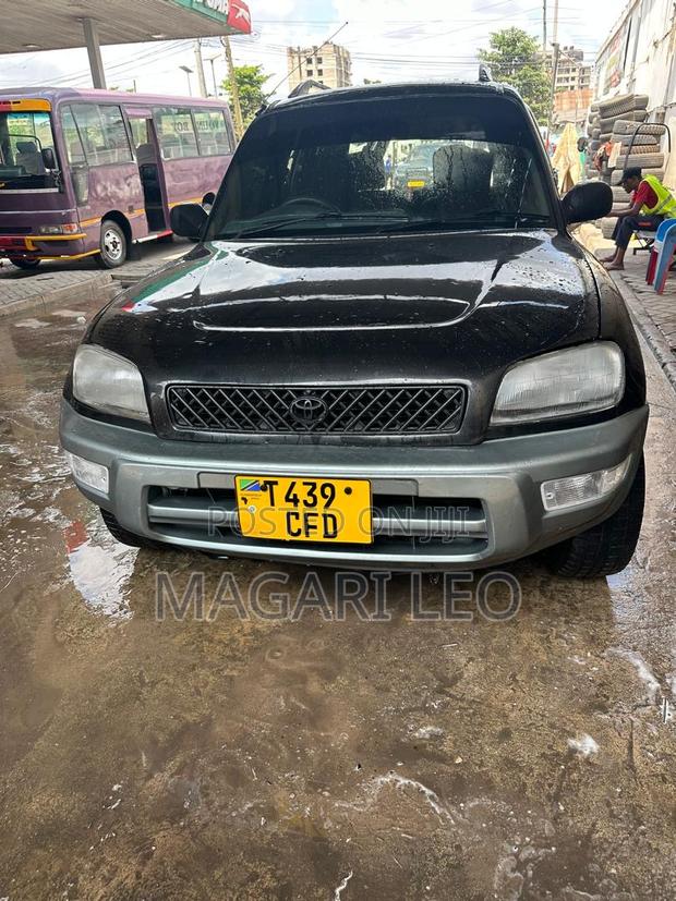 Toyota RAV4 Base FWD 1999 Black