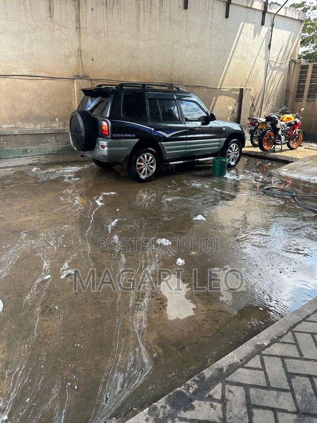 Toyota RAV4 Base FWD 1999 Black