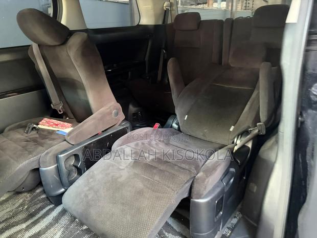 Toyota Vellfire V 2.4 FWD 7-Seater 2010 Black
