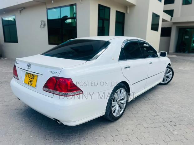 Toyota Crown 2006 White