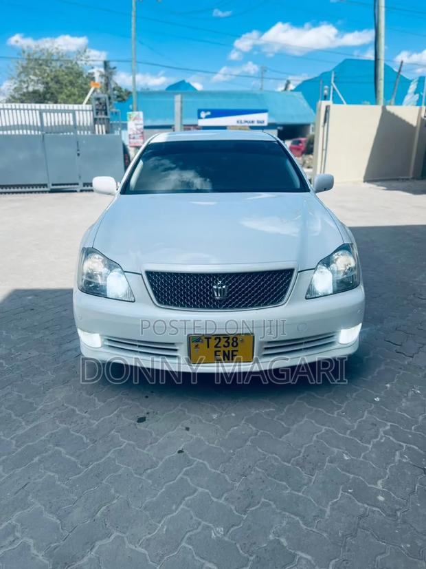 Toyota Crown 2006 White