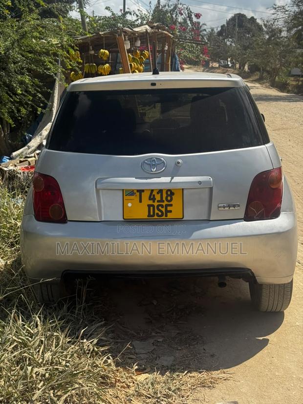 Toyota IST 2005 Silver
