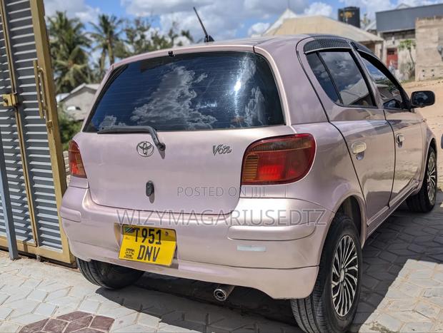 Toyota Vitz 1.0 FWD 5dr 2001 Pink