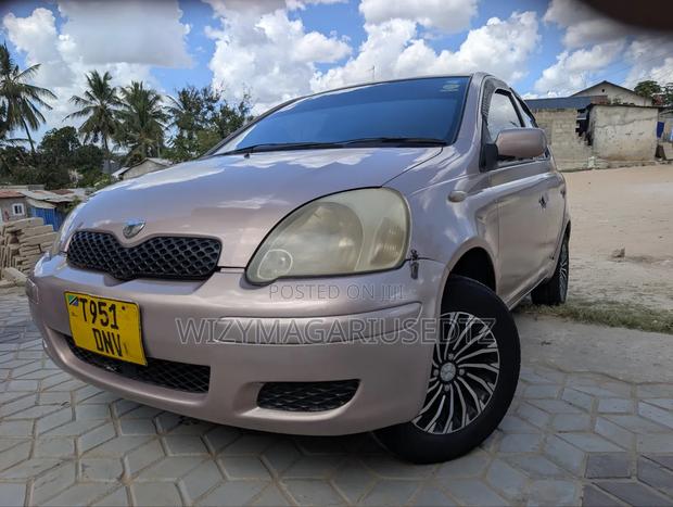Toyota Vitz 1.0 FWD 5dr 2001 Pink