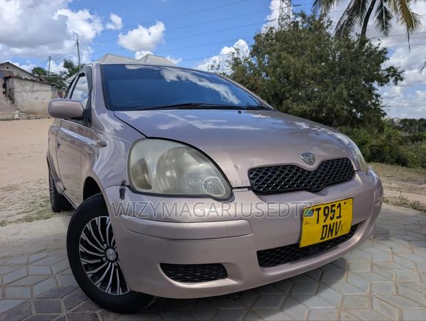 Toyota Vitz 1.0 FWD 5dr 2001 Pink