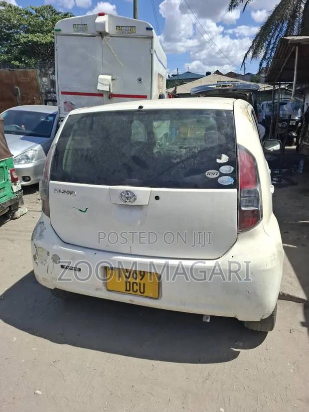 Toyota Passo 2004 White
