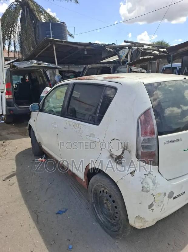 Toyota Passo 2004 White