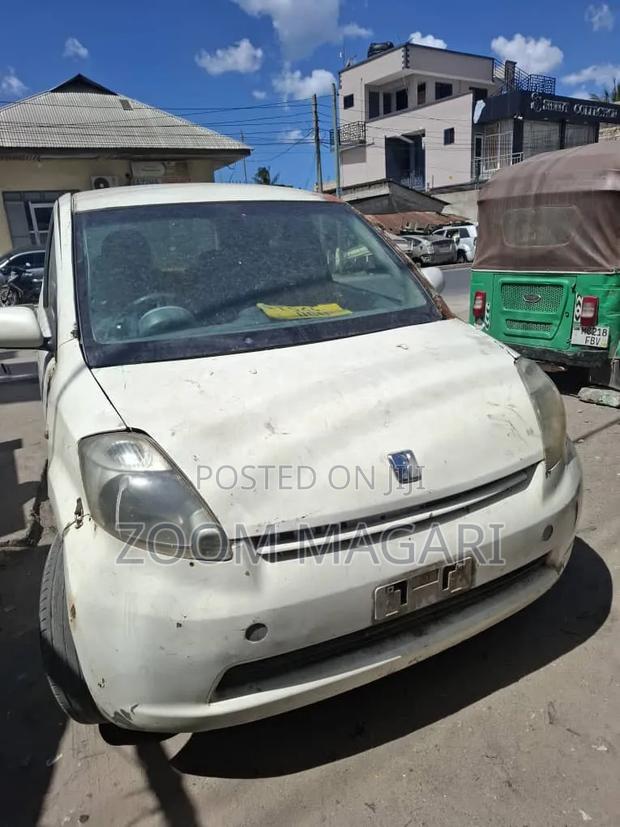 Toyota Passo 2004 White