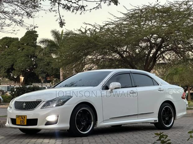 Toyota Crown 2009 White