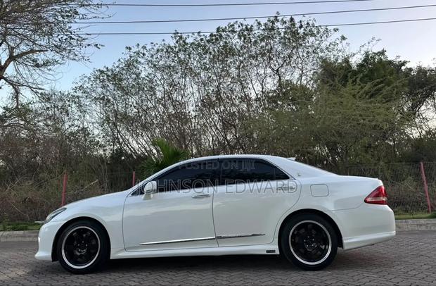 Toyota Crown 2009 White