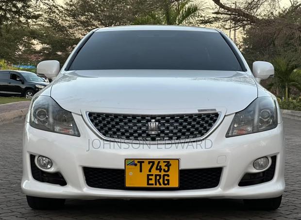Toyota Crown 2009 White