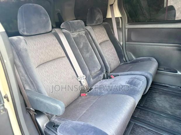 Toyota Alphard 2010 White