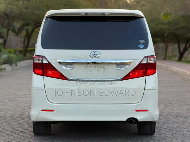Toyota Alphard 2010 White
