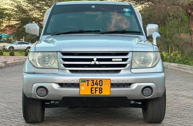 Mitsubishi Pajero 2002 Silver