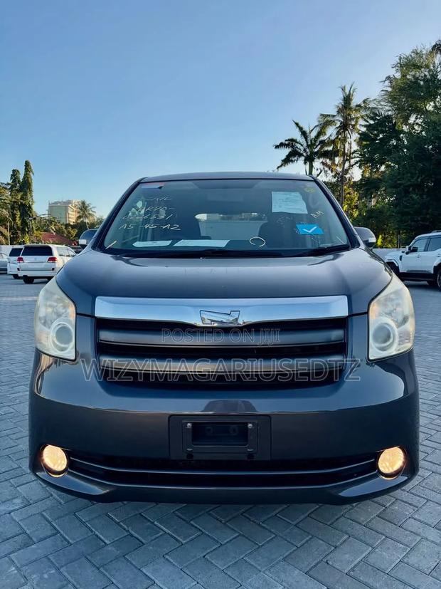Toyota Noah 2009 Gray
