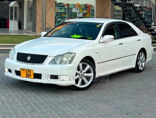 Toyota Crown 2006 White