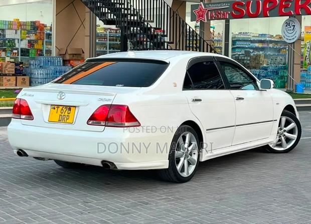 Toyota Crown 2006 White